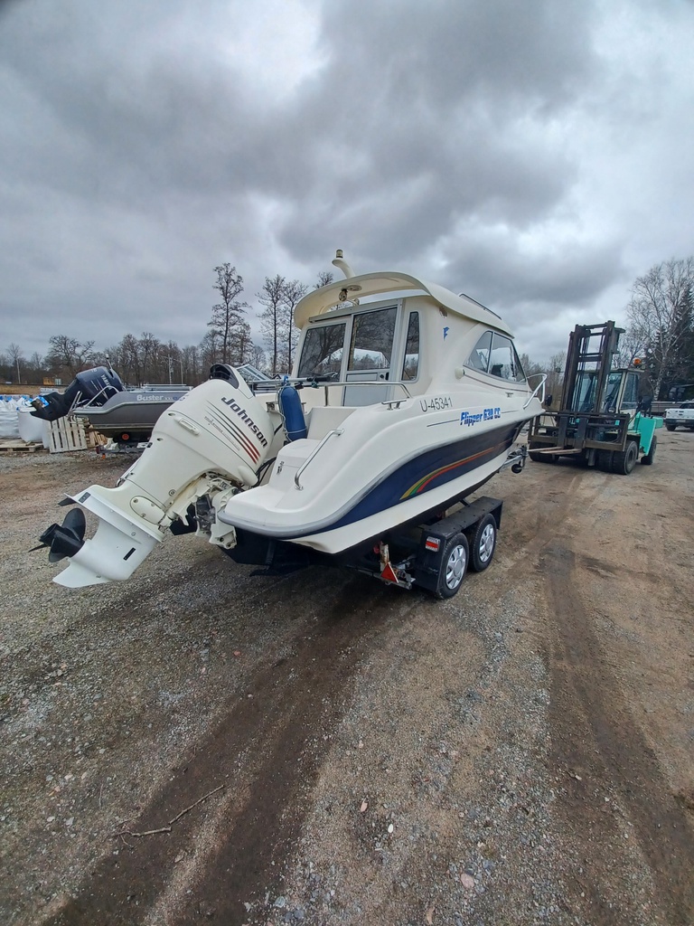 Flipper 630cc -05 + Johnsson 140 hp 4t -05 + 1600kg trailer -85