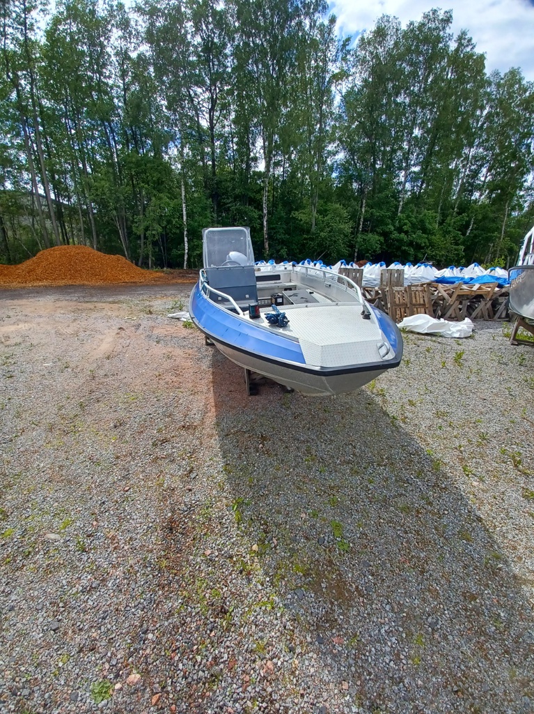 Buster M + Yamaha 40hp -04