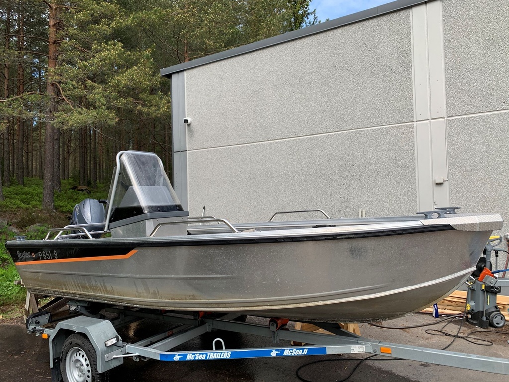 Buster S1 + Yamaha F25