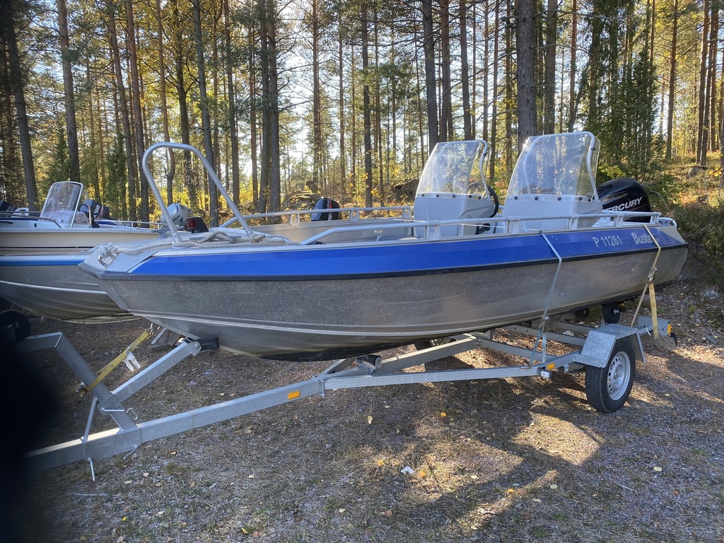 Buster M2 + Mercury F40 EFI
