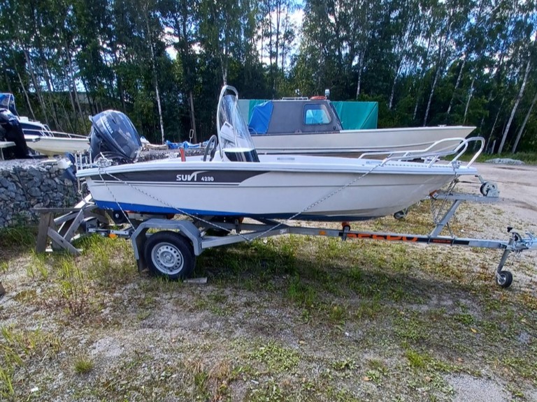 Suvi 4230 + Yamaha 20 hp