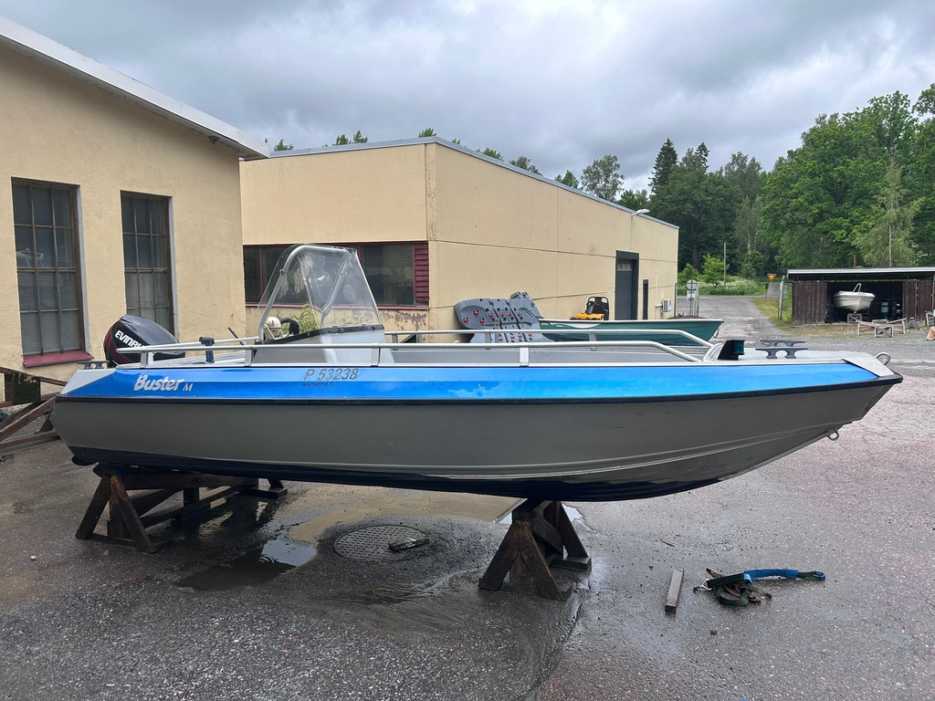 Buster M1 + Evinrude 40
