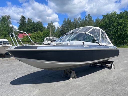Buster XXL + Yamaha F115