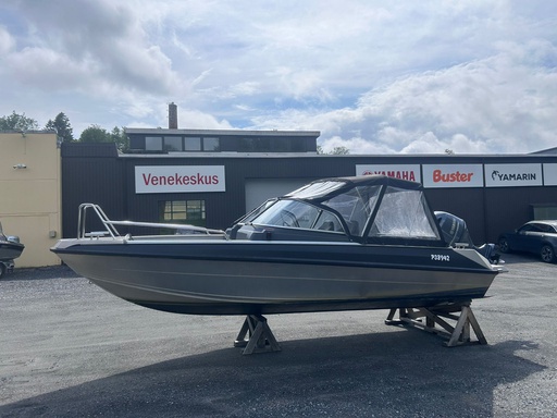 Buster XXL + Yamaha F115