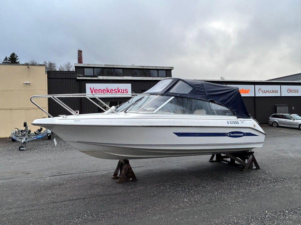 Crescent T-Rex V 23 + Evinrude 115