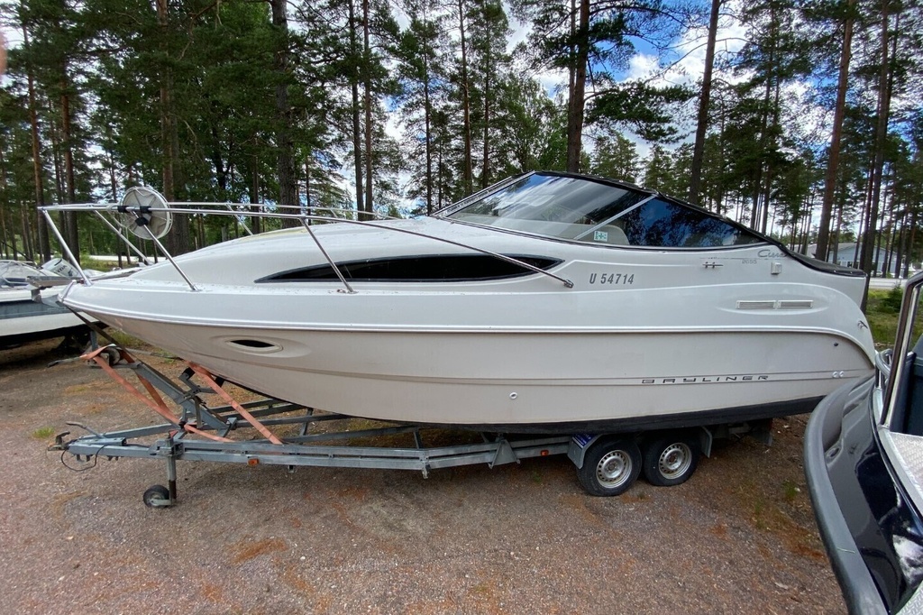 Bayliner 2655 + Mercruiser 